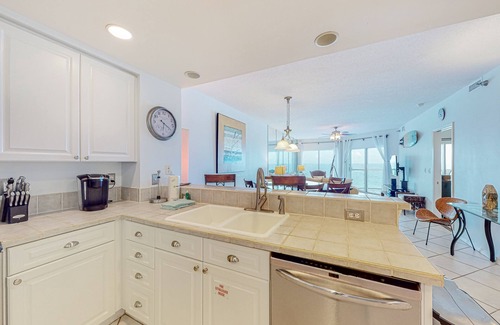 Villa Primera Condo | Beachfront condo with hot tub, pool, sauna, & grilling area - snowbird-friendly