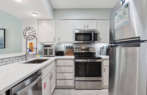 Gulf Lagoon Beach Condo | Beachfront | Renovated | Free Beach Package FLPCB5