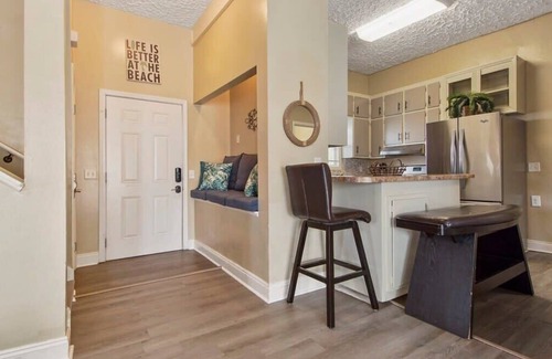 Holiday Beach House | BeachLife Unit A Getaway Sleeps 12