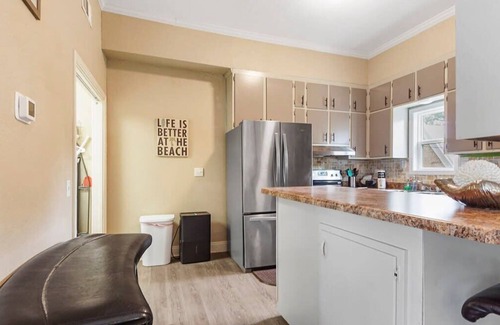 Holiday Beach House | BeachLife Unit C Getaway Sleeps 12