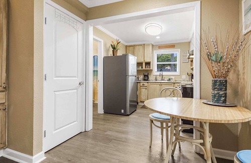 Holiday Beach House | BeachLife Unit BC Getaway Sleeps 22
