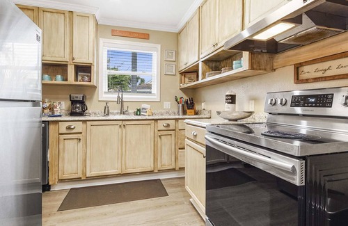Holiday Beach House | BeachLife Unit BC Getaway Sleeps 22