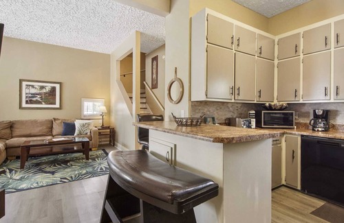 Holiday Beach House | BeachLife Unit ABC Getaway Sleeps 34
