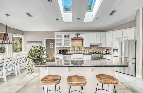 Sugarwood Beach House | Beachwalker Bliss by AvantStay | Private Pool, Walk to Beach