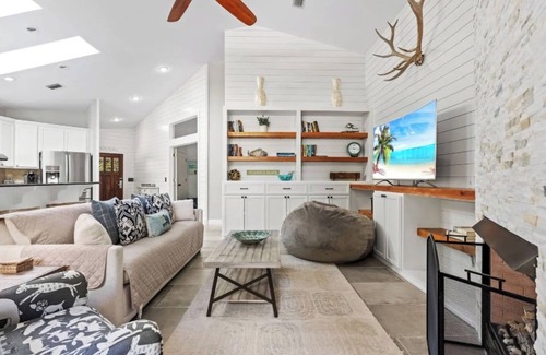 Sugarwood Beach House | Beachwalker Bliss by AvantStay | Private Pool, Walk to Beach
