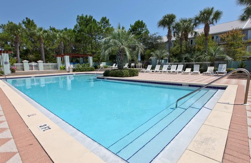 Gulf Place Apartment | Beachy condo w/free WiFi & shared pool/hot tub - short walk to the beach