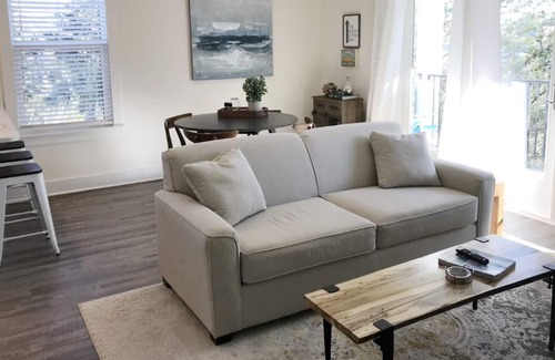 Santa Rosa Beach Condo | Beautiful 3 Br/2 Baths & huge pool- 5 Min. WALK to BEACH & Dining! FREE GYM