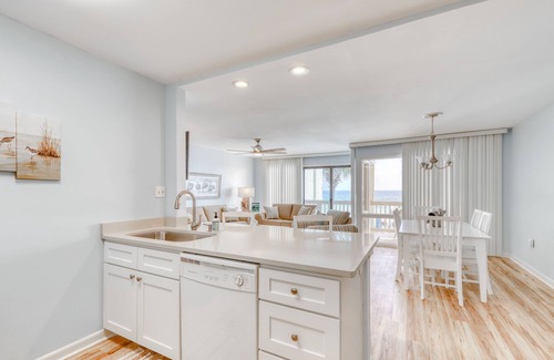 Fort Bay House | Beautiful beachfront condo with shared pool/hot tub and beach access