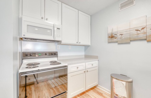Fort Bay House | Beautiful beachfront condo with shared pool/hot tub and beach access