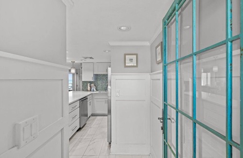 Holiday Isle Condo | Beautiful Gulf-Front condominium With Exceptional Views! (302)