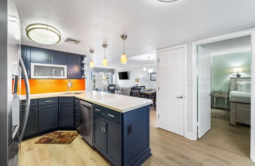 Holiday Isle Condo | Beautifully remodeled Beachfront Condo, spectacular views (320)