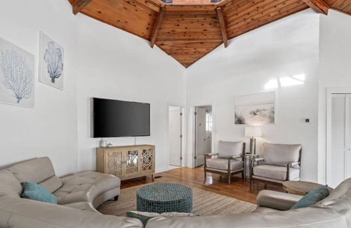 Santa Monica House | Belaire Bungalow | 2 minute walk to the Private Gated Beach Access | Large Outdoor Space