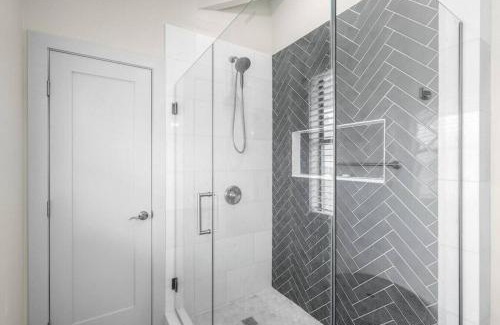 Santa Monica House | Belaire Bungalow Gated Beach Access