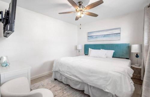 Santa Monica House | Belaire Bungalow Gated Beach Access