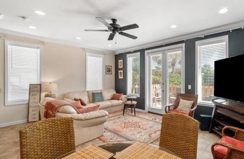 Sunnyside Apartment | Bella Costa 144
