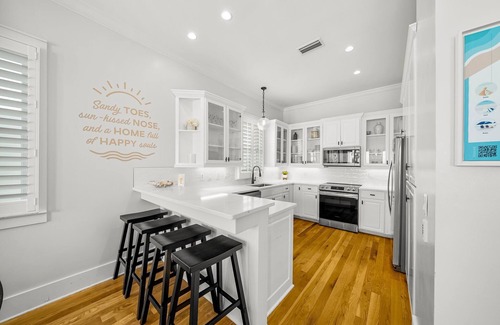 Frangista Beach House | *Bella Vista on the Beach*Fully Remodeled*Hot Tub*Beach Gear*Shared Pool*9 Beds*