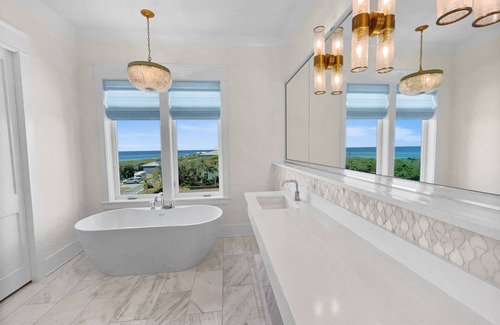 Inlet Beach House | Belle La Mer | Gulf View| 2 min. walk to beach | 4 Bikes, Cornhole, Ping Pong, Bocce Ball