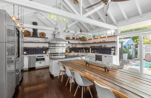 White Street Gallery District House | "Big Blu" is a 5-bed, 4-bath home with a heated pool in downtown Key West.