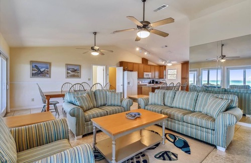 Plantation House | BIG BLUE SEA offers you the best gulf views from the screened porch!