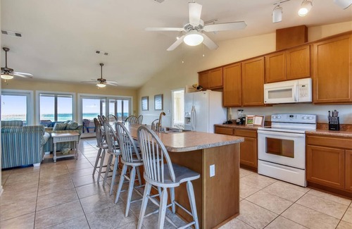 Plantation House | BIG BLUE SEA offers you the best gulf views from the screened porch!