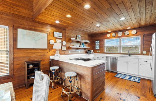 Plantation House | Blu Sea Glass: Tranquil Beachfront Old Florida Inspired Retreat - Sleeps 11!