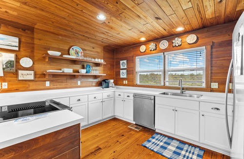 Plantation House | Blu Sea Glass: Tranquil Beachfront Old Florida Inspired Retreat - Sleeps 11!