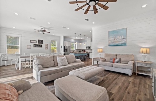 Frangista Beach House | ☀️ Blue Yonder | 6-Seat Golf Cart | Heated Pool* | $1K in Daily Free Tickets