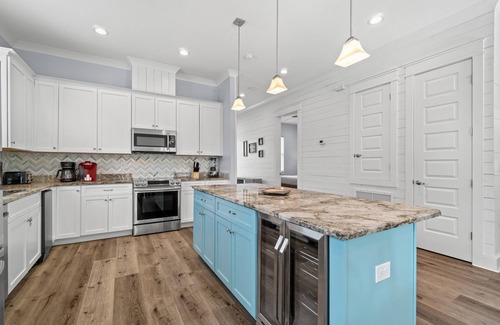 Frangista Beach House | ☀️ Blue Yonder | 6-Seat Golf Cart | Heated Pool* | $1K in Daily Free Tickets