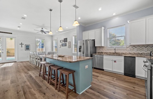 Frangista Beach House | ☀️ Blue Yonder | 6-Seat Golf Cart | Heated Pool* | $1K in Daily Free Tickets