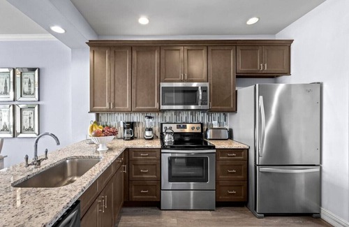 Naples Condo | Bologna, Recently Remodeled Elegant First Floor 2BR Condo with Lake & Golf Views at Green Links, Lely Resort. Access to Pool, Hot Tub, Tennis Courts, and Golf Courses. Near Naples Beaches & Downtown!