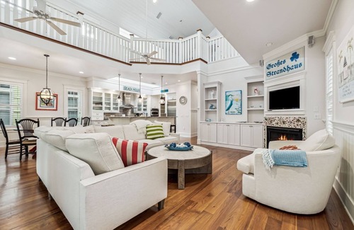 Watercolor House | Book for Fall! Minutes from Seaside Town Square, the Beach Club and Restaurants! Grill! Bikes!