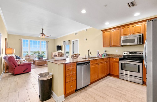 Upper Grand Lagoon Condo | Bright condo with pool & hot tub access, high-speed WiFi & washer/dryer