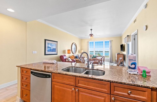 Upper Grand Lagoon Condo | Bright condo with pool & hot tub access, high-speed WiFi & washer/dryer