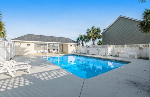Palms House | Bubbles Up