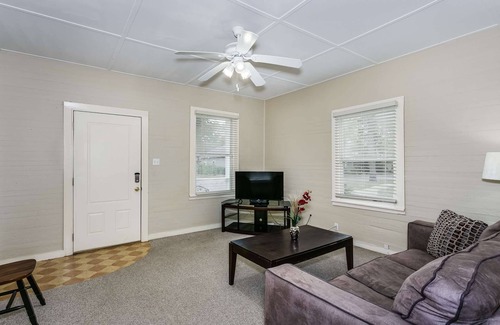Southeast Pensacola House | Budget Friendly Centrally Located in East Hill - Free Off Street Parking - Free Fast Internet & WiFi