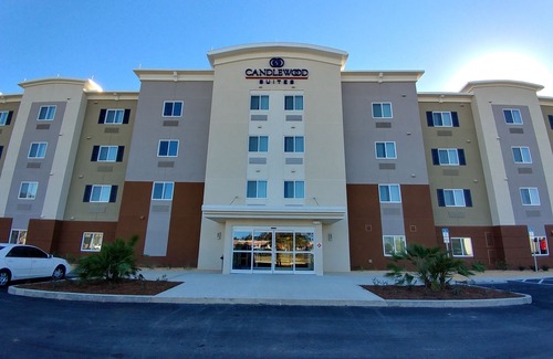 Northeast Pensacola Hotel | Candlewood Suites Pensacola - University Area, an Ihg Hotel