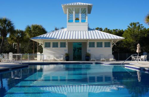 Sunnyside House | Carillon Beach- The White House