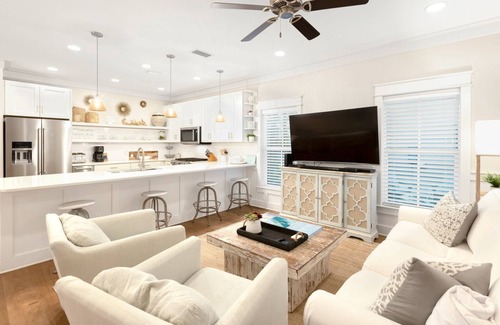 Seacrest House | Casa De La Sirena - Seacrest with Community Pool, 6-Seater Golf Cart, 3 Bikes