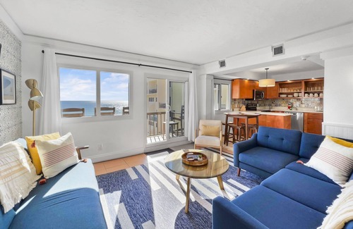 Sunnyside Condo | "Casa Francesca"| Beachfront | Beach Views| Heated Pool | Shuffleboard, Tennis, fitness room