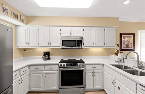 Hollywood Beach House | Charming 3bd/3ba HOUSE Across the Street from the Beach w/Gulf VIEWS!