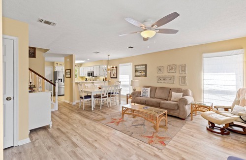 Hollywood Beach House | Charming 3bd/3ba HOUSE Across the Street from the Beach w/Gulf VIEWS!