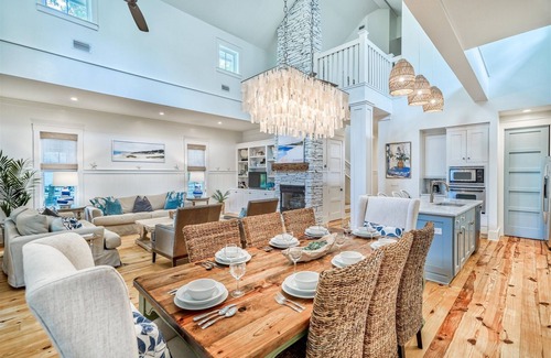 Watercolor House | Charming 3BR, Pet-Friendly Cottage, Golf Cart, Bikes, 2 Blocks to Beach & WaterColor Amenities!