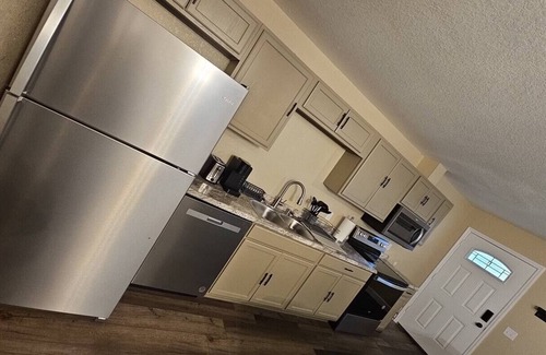 Gainesville Apartment | Charming posh 1-bedroom/1 bathroom apartment in Gainesville!