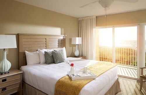 Marco Island Resort | Charter Club of Marco Beach by HGV-2 BR Pool & Beach View in Marco Island
