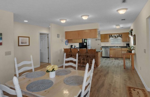 Seacrest House | Classic Beach Retreat, Steps to Beach + Free Attraction Tickets!
