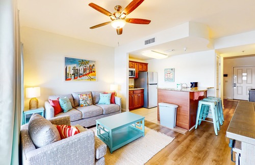 Sunnyside Apartment | Classy condo with lake view, pools, hot tubs & seasonal beach service