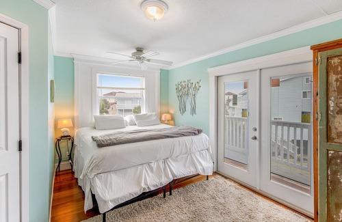 Santa Rosa Beach House | Coastal condo with pool, near deck and dining, close to beach