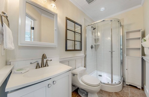 Santa Rosa Beach House | Coastal condo with pool, near deck and dining, close to beach