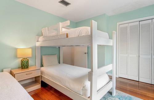 Santa Rosa Beach House | Coastal condo with pool, near deck and dining, close to beach