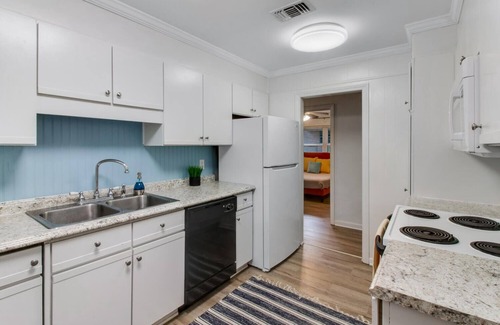West Pensacola House | Colorfully Decorated House with Fun Outdoor Patio